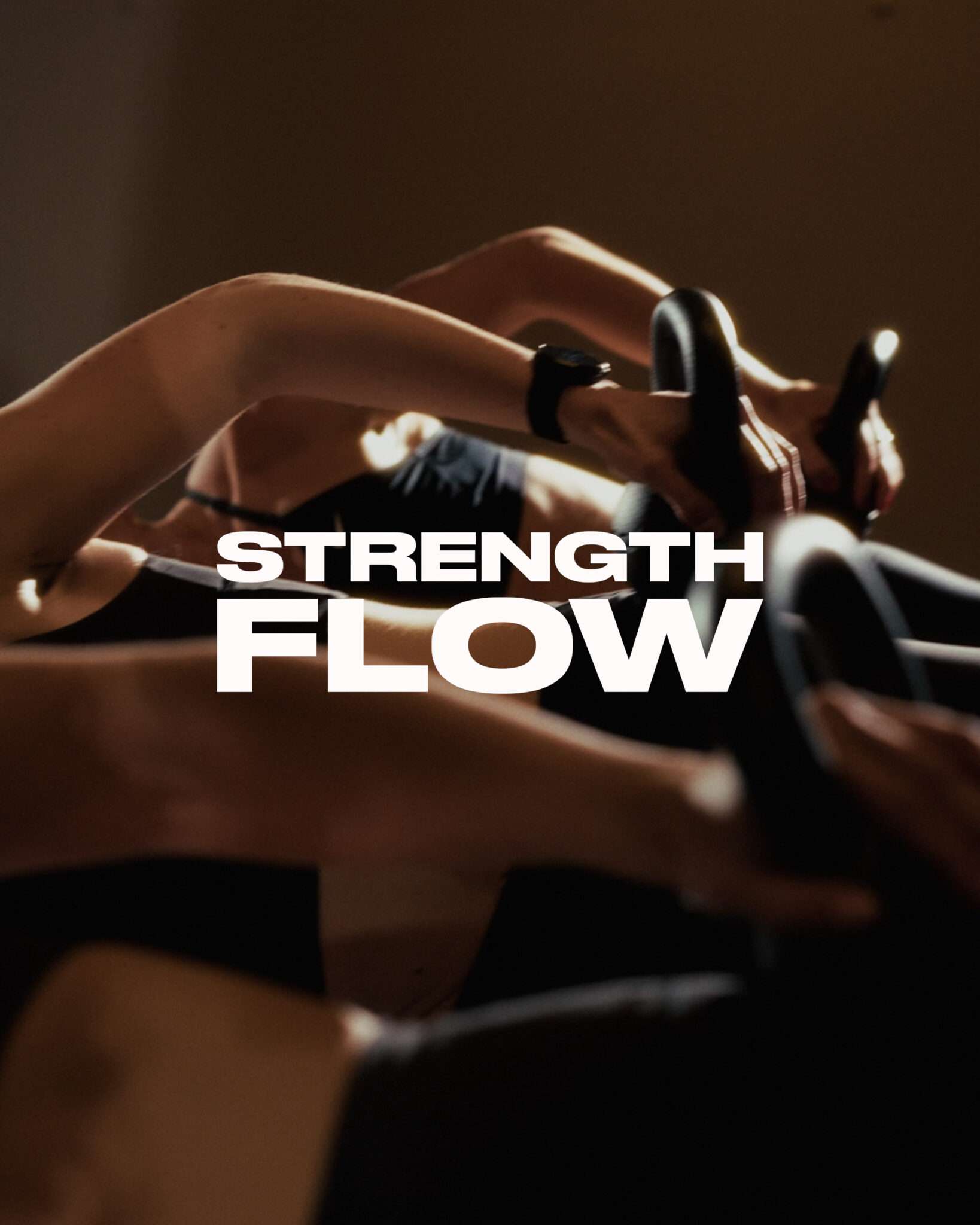 Erlebe die perfekte Fusion aus Strength, Movement und Pilates. Dich erwartet eine gezielte Activation auf der Matte, gefolgt von einem fließenden Sculpture Flow mit Kettlebells: präzise low-impact Bewegungsabfolgen, die deinen ganzen Körper kräftigen und stabilisieren. Dieses Full Body Workout kombiniert kontrollierte Kraft, bewusste Bewegung und präzise Ausführung. Der Kurs ist ideal für alle, die in Trainingsformate mit Gewichten einsteigen möchten, und bietet gleichzeitig eine effektive Ergänzung für Erfahrenere.